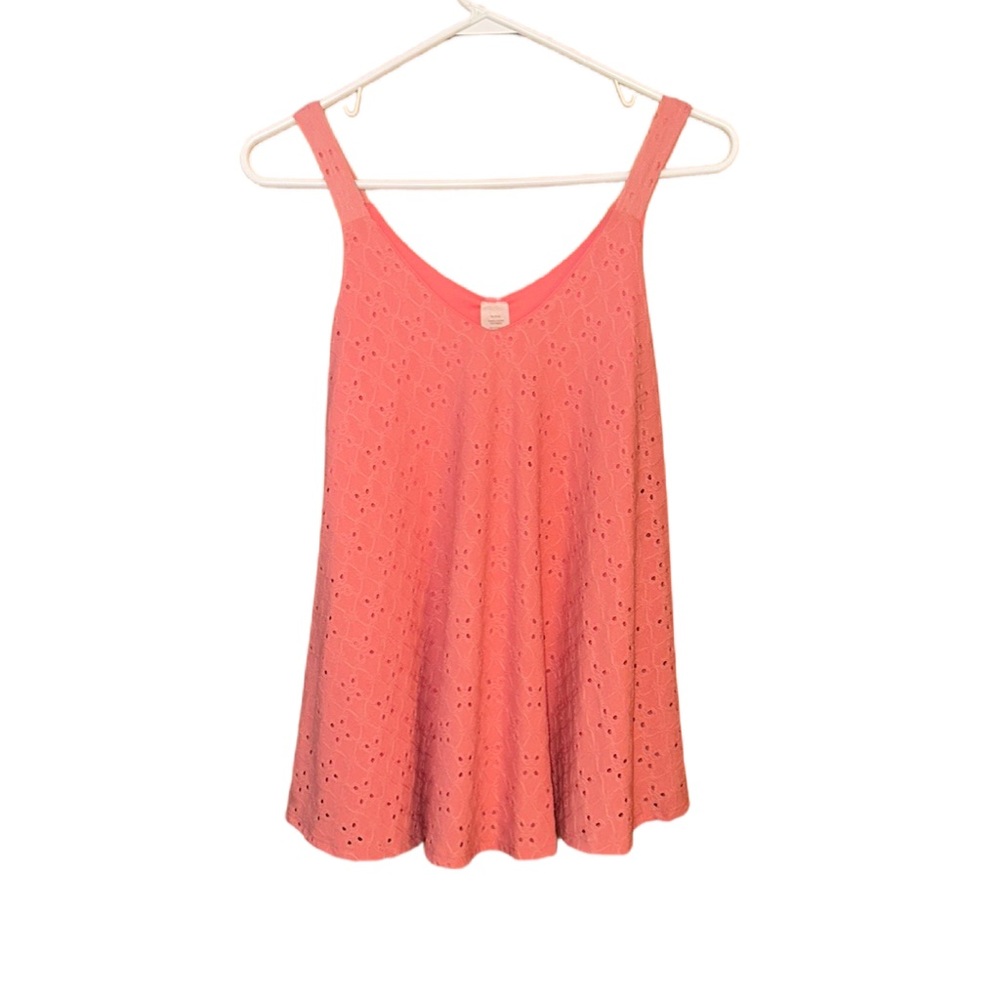 NWOT Pink eyelet women’s sleeveless top with V neck
